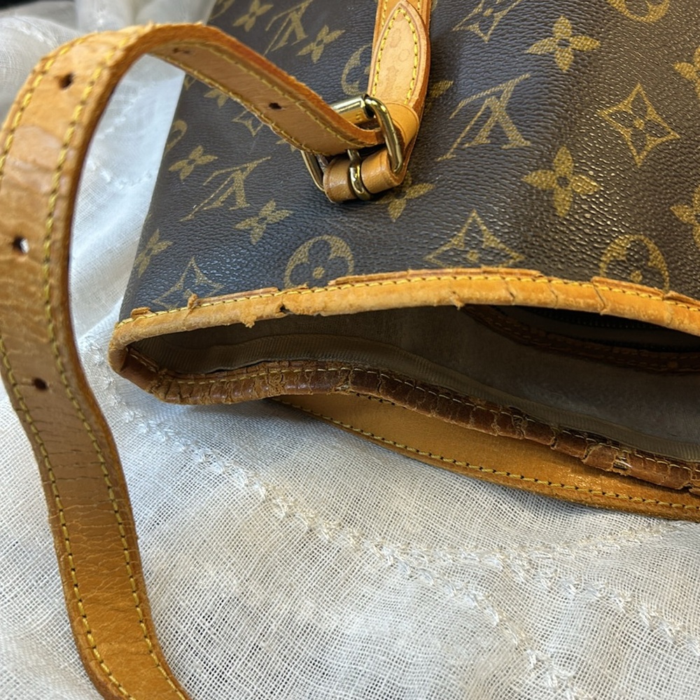 Louis Vuitton leather large bucket GM bag with chain leash inside - Picture 10 of 16